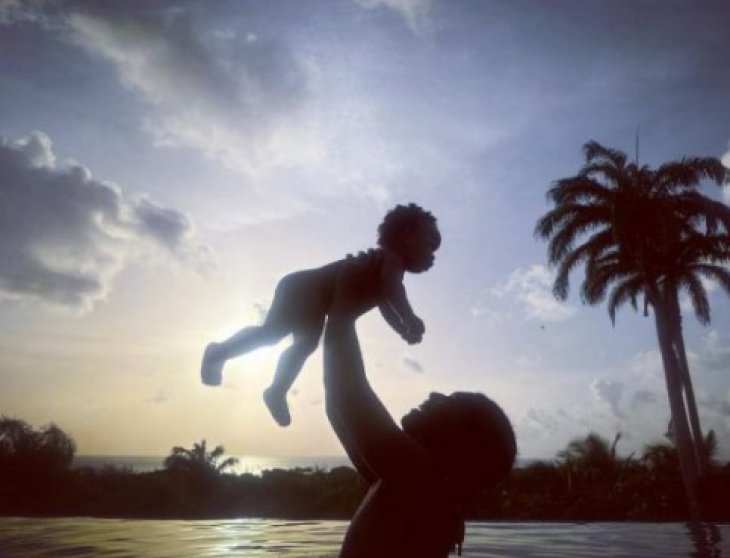 Рианна поделилась новым семейным снимком из Барбадоса