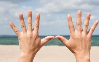 Лікар попередила про небезпеку білих смужок на нігтях