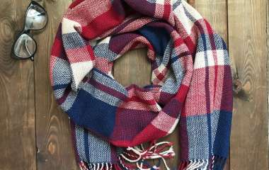 Модный тренд осени-зима — женский шарф в клетку, фото