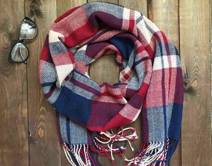 Модный тренд осени-зима — женский шарф в клетку, фото