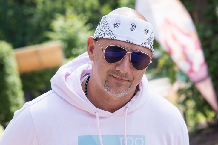 Потап сыграл со своим сыном в футбол