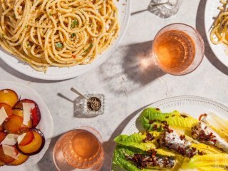 Паста с беконом и персиками: очень простой но изысканный рецепт