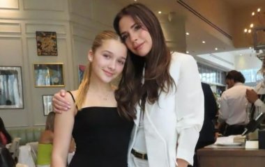 Виктория Бекхэм показала дочь-модницу в изысканном платье