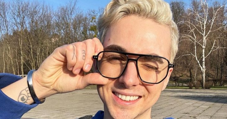 MELOVIN похизувався особливим подарунком від нареченого на Різдво:
