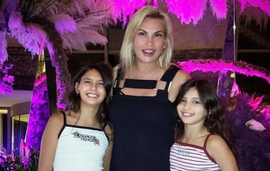 Камалия поделилась фото с дочками, проживающими с отцом в другой стране: 