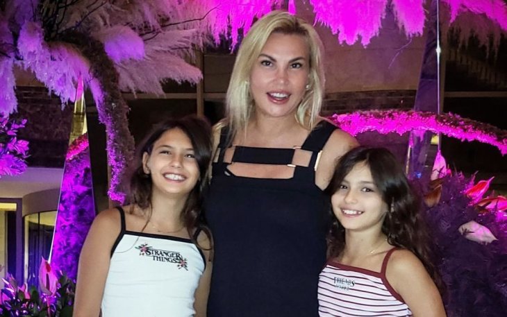 Камалия поделилась фото с дочками, проживающими с отцом в другой стране: 