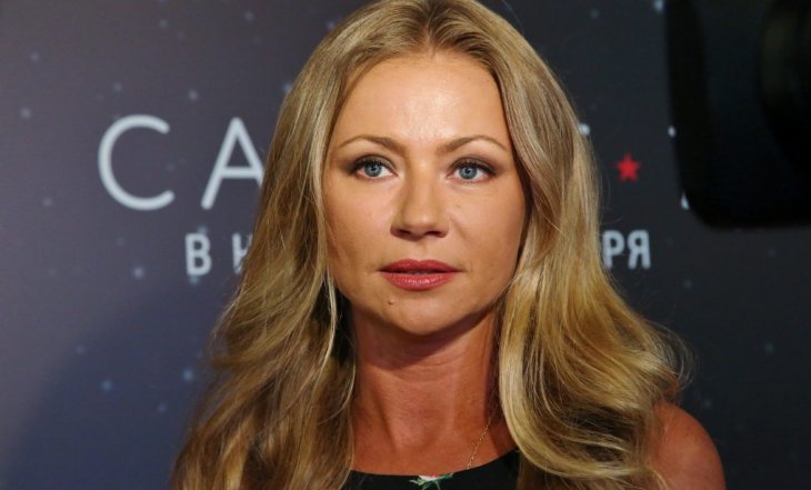 Мария Миронова вышла в свет с сыном