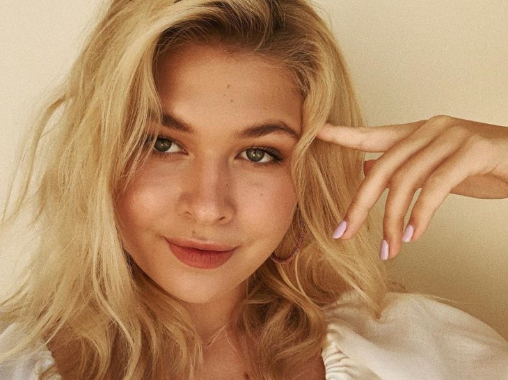 Дочь Веры Брежневой поделилась снимком в купальнике с отдыха