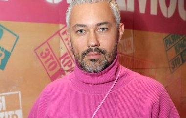 «Будто связала бабушка»: Рогов показал ультрамодную вещь нового сезона