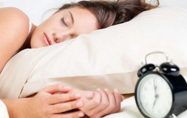 Вчені знайшли спосіб худнути уві сні