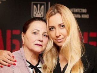 Роковини смерті Ніни Матвієнко: її донька та онука у скорботі розчулили зізнаннями про втрату