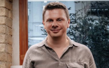 Що відбувається в особистому житті Дмитра Комарова після розлучення: ведучий заінтригував відповіддю