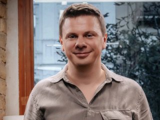 Що відбувається в особистому житті Дмитра Комарова після розлучення: ведучий заінтригував відповіддю