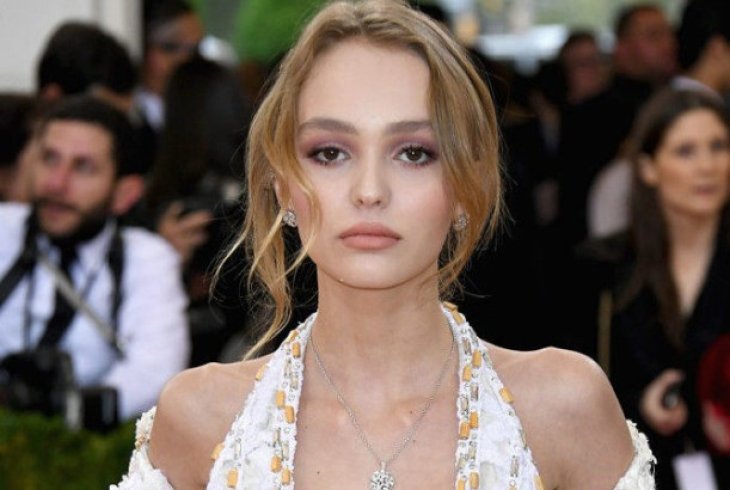 Лили-Роуз Депп посетила вечеринку «V Magazine» в костюме наездницы 