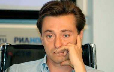 Сергей Безруков взял маленького сына на съемочную площадку