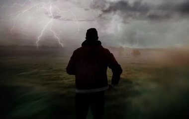 Грім та блискавка: 5 категорій людей, яким варто побоюватися грозової погоди