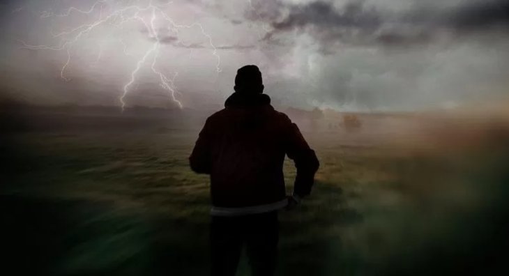 Грім та блискавка: 5 категорій людей, яким варто побоюватися грозової погоди