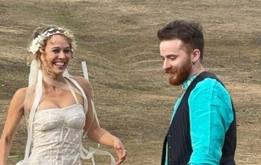 Відома українська акторка вийшла заміж за військового й зіграла колоритне весілля просто неба