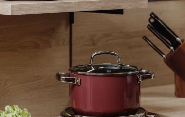 Каструлі будуть бездоганно чистими, навіть не доведеться мити: ось що треба зробити