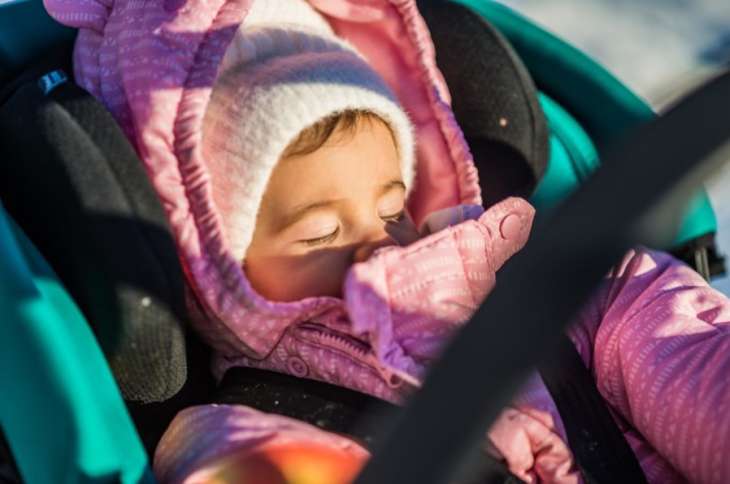 Сон дитини на балконі у морозну погоду: за та проти