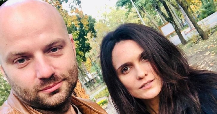 Відомий український ведучий розкрив причину, чому уникає офіційного розірвання шлюбу з ексдружиною