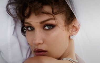 Белла Хадид представила коллекцию «Весна-Лето 2019» бренда «Versace»