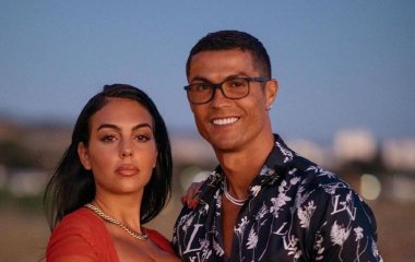 Джорджина Родригес поддержала Криштиану Роналду на церемонии вручения наград Globe Soccer Awards