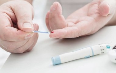 Какая привычка перед сном свидетельствует о появлении диабета: возможно, вы тоже начали это делать