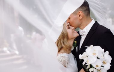 Фейкове весілля для Instagram виявилося справжнім: як жінка вийшла заміж без власної згоди