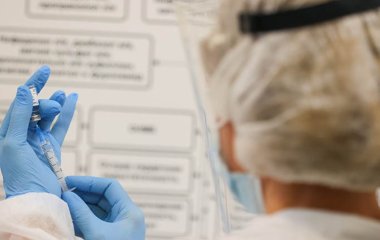 Вакциновані проти COVID-19 менше часу залишаються заразними для оточуючих