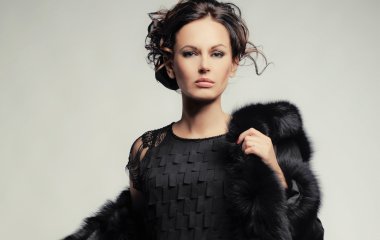 Ирина Безрукова блистала в белом костюме