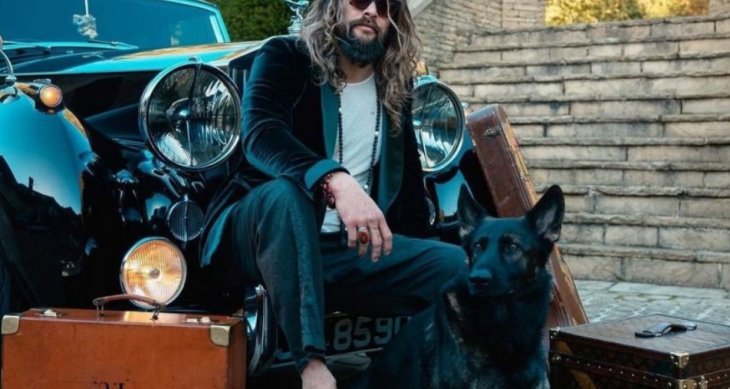 Актер Джейсон Момоа, сыгравший Аквамена, снял обручальное кольцо после заявления о разводе