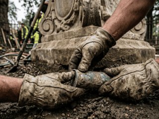 Привіт із минулого чи фантастичний збіг: як 62-річна записка змусила британців робити ставки