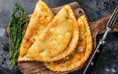 Идеальные и сочные чебуреки дома. Почему тесто имеет значение