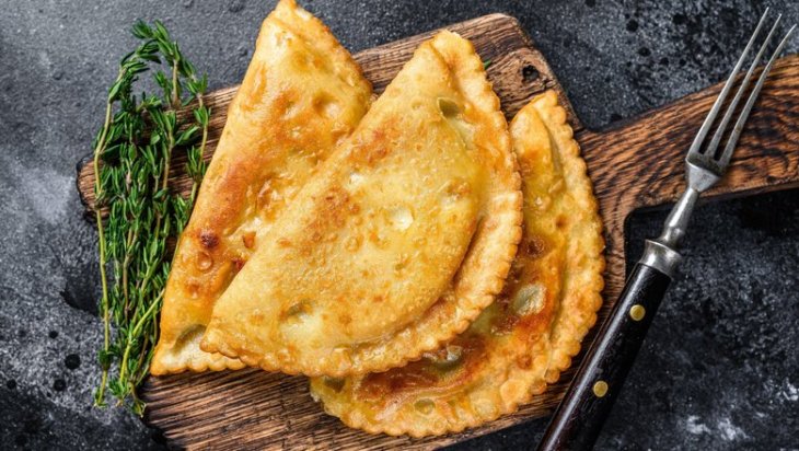 Идеальные и сочные чебуреки дома. Почему тесто имеет значение