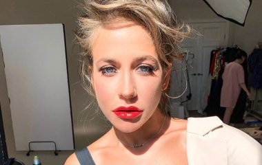 Нелепо вырядившаяся Барановская получила оплеуху