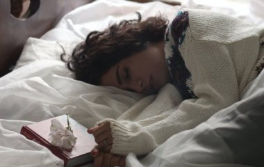 Невролог розповіла, чому восени складніше прокидатися і як із цим боротися
