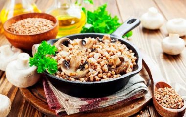 Гречневая каша с овощами и грибочками