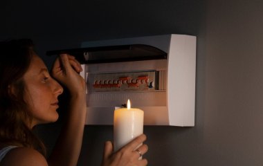 Якщо будуть тривалі відключення електроенергії: 10 речей, які обов’язково треба придбати