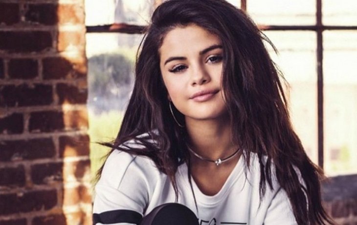 Удивила: Селена Гомес показала свою кожу без ретуши, и это понравилось ее поклонникам