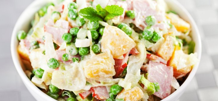 Самый настоящий деликатес: бюджетный салат из простейших продуктов