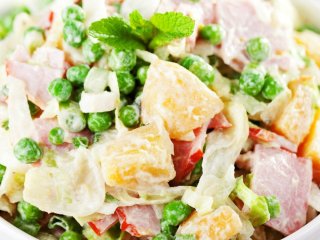 Самый настоящий деликатес: бюджетный салат из простейших продуктов