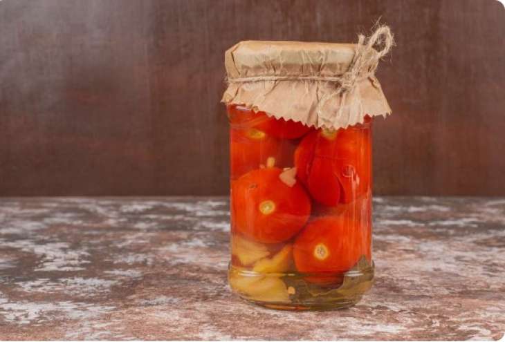Рецепт маринованных помидоров на скорую руку: стерилизовать банки не нужно