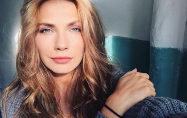 Антонина Паперная демонстрирует на отдыхе яркие платья