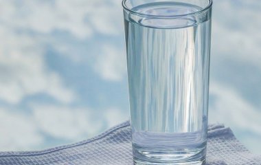 Лікарі розповіли, чому тепла вода вранці допомагає худнути