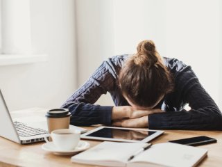 Емоційне вигорання: основні ознаки, як відновити сили та коли звернутися по допомогу