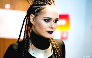 Юлия Санина примерила «тропический» наряд