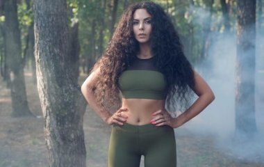 Настя Каменских облачилась в аутфит белого цвета