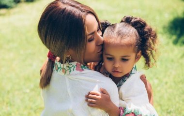 Гайтана на редком фото показала заметно подросшую 6-летнюю дочь