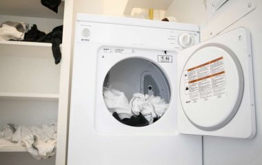 Как правильно стирать одежду: Топ-5 советов, которые сохранят ваши вещи в хорошем состоянии